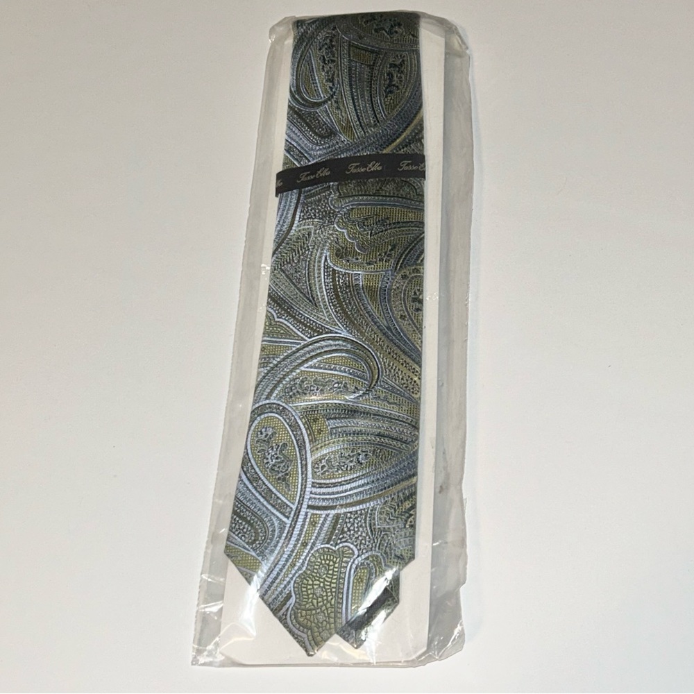 Tasso Elba Men's Paisley 100% Silk Tie (NEW WITH TAGS)